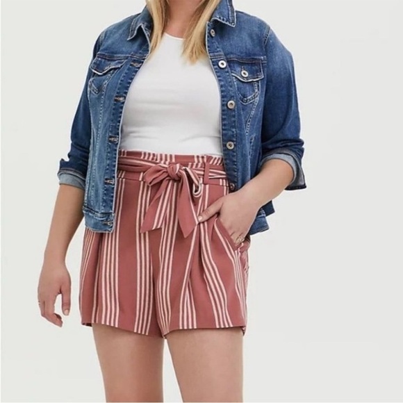 NWT Torrid Pink Paper bag High Waisted Shorts Size 20 - Picture 1 of 4